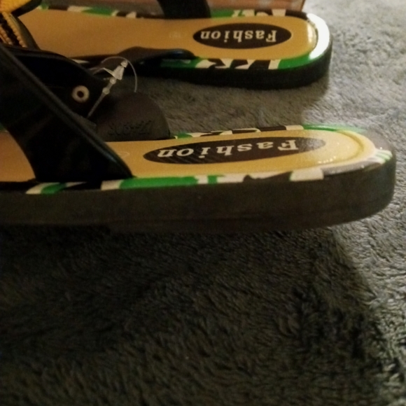 Sandals - Picture 4 of 4